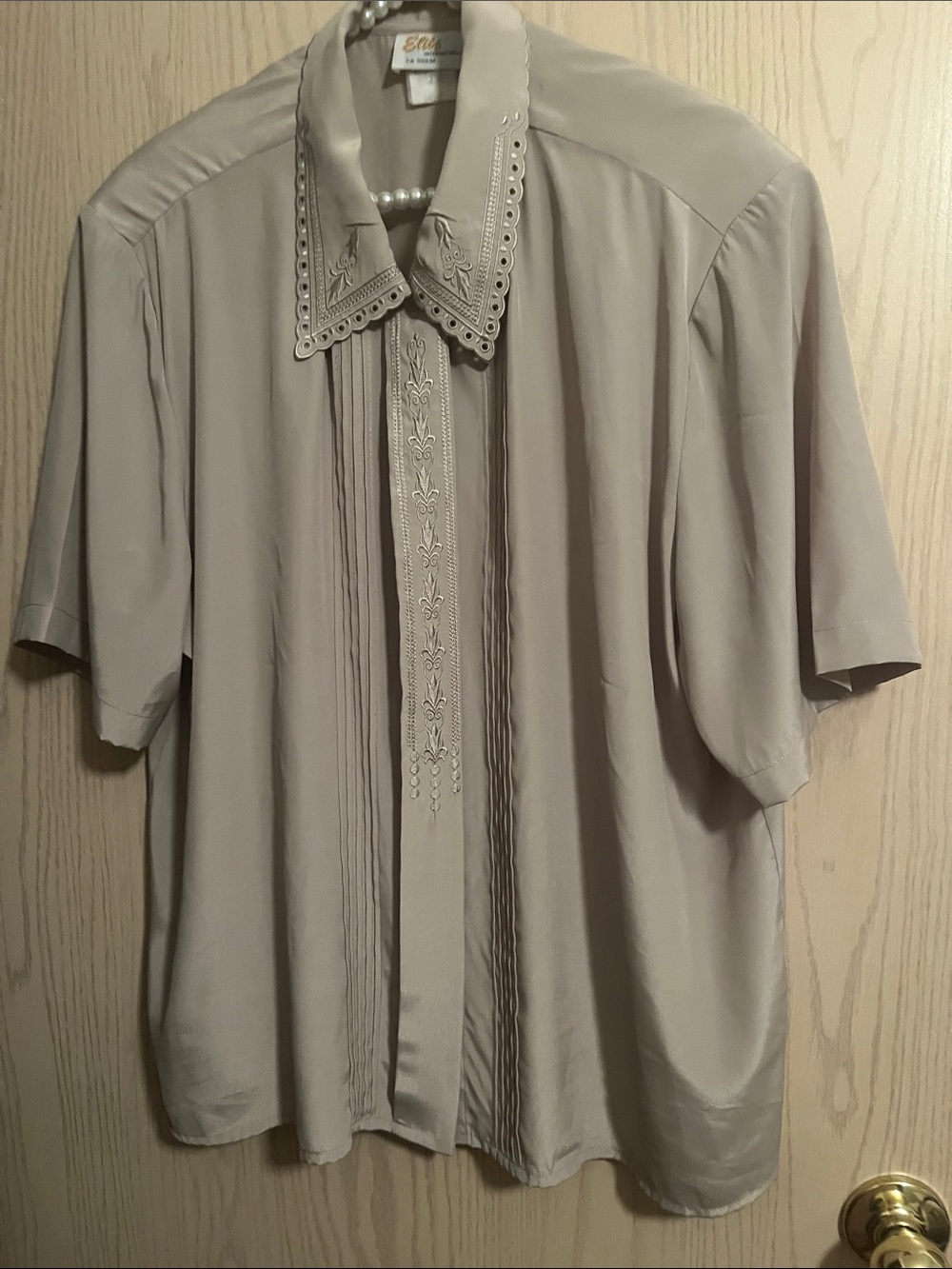 Embroidered Scallop-Collar Short-Sleeve Blouse — Light Taupe